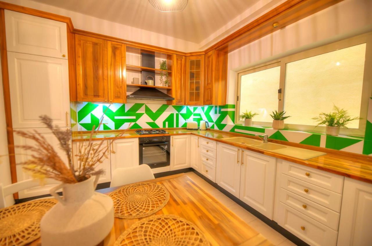 Beautifully Furnished Seafront 4 Bedrooms Goslm-4 斯利马 外观 照片