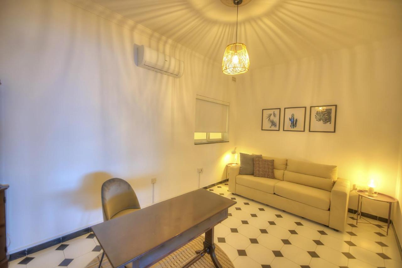 Beautifully Furnished Seafront 4 Bedrooms Goslm-4 斯利马 外观 照片