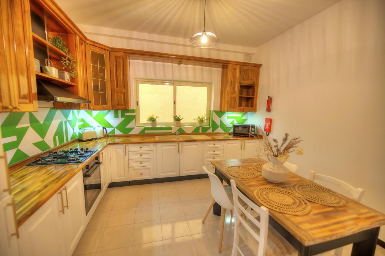 Beautifully Furnished Seafront 4 Bedrooms Goslm-4 斯利马 外观 照片